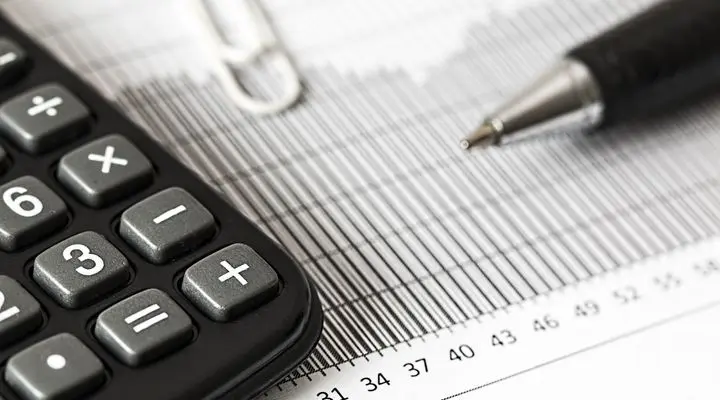Commercial calculator and report for a custom scale engagement