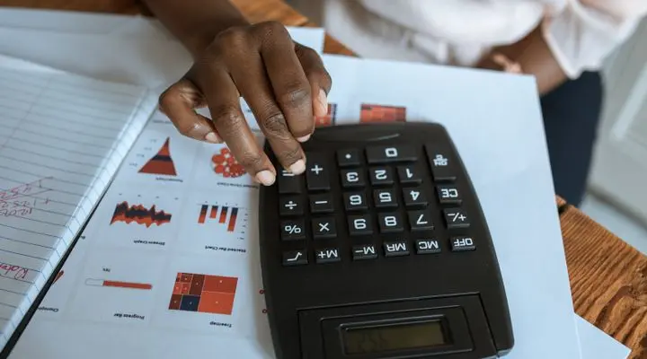 Specialist reviewing a commercial plan for an early-stage Amazon account
